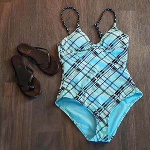 Beautiful Hobie swim